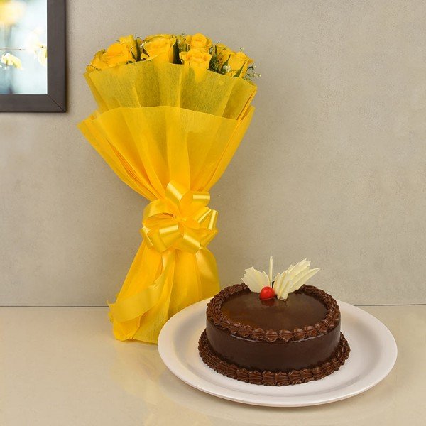 Yellow Roses N Cake