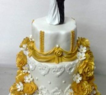 Engagement Cake – Golden Roses
