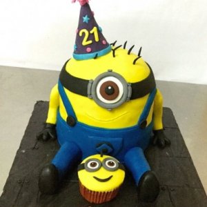 1st Birthday cake Sitting Minion theme