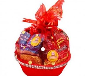 Wonderful Gift Basket Of Namkeen & Sweets