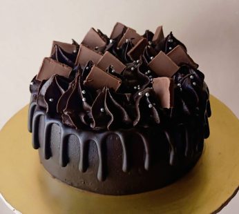 Eggless Chocolate Cake with Dark Chocolate